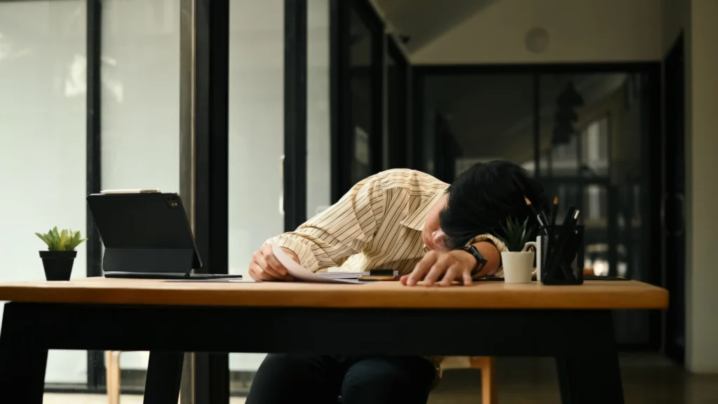 Is Your Body Telling You to Slow Down? Signs of Burnout Malaysians Ignore Adakah Tubuh Anda Memberi Isyarat untuk Perlahan? Tanda-Tanda Burnout yang Rakyat Malaysia Abaikan