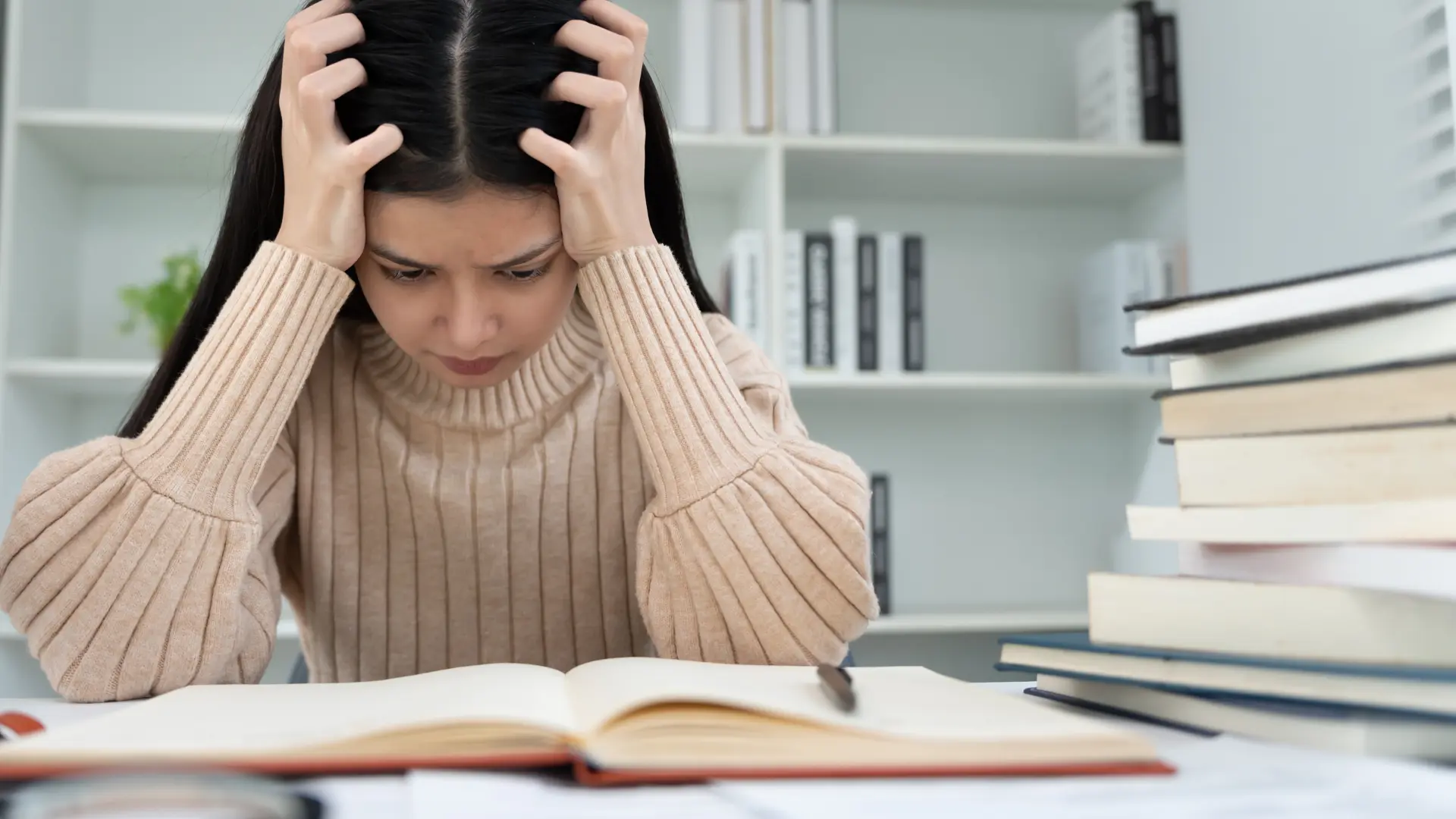 Stress is Normal… But Chronic Stress Isn’t: Signs It’s Time to Test Tekanan adalah perkara biasa yang kita semua alami. Sama ada tarikh akhir kerja yang semakin hampir, kesesakan trafik dalam perjalanan ke mesyuarat penting